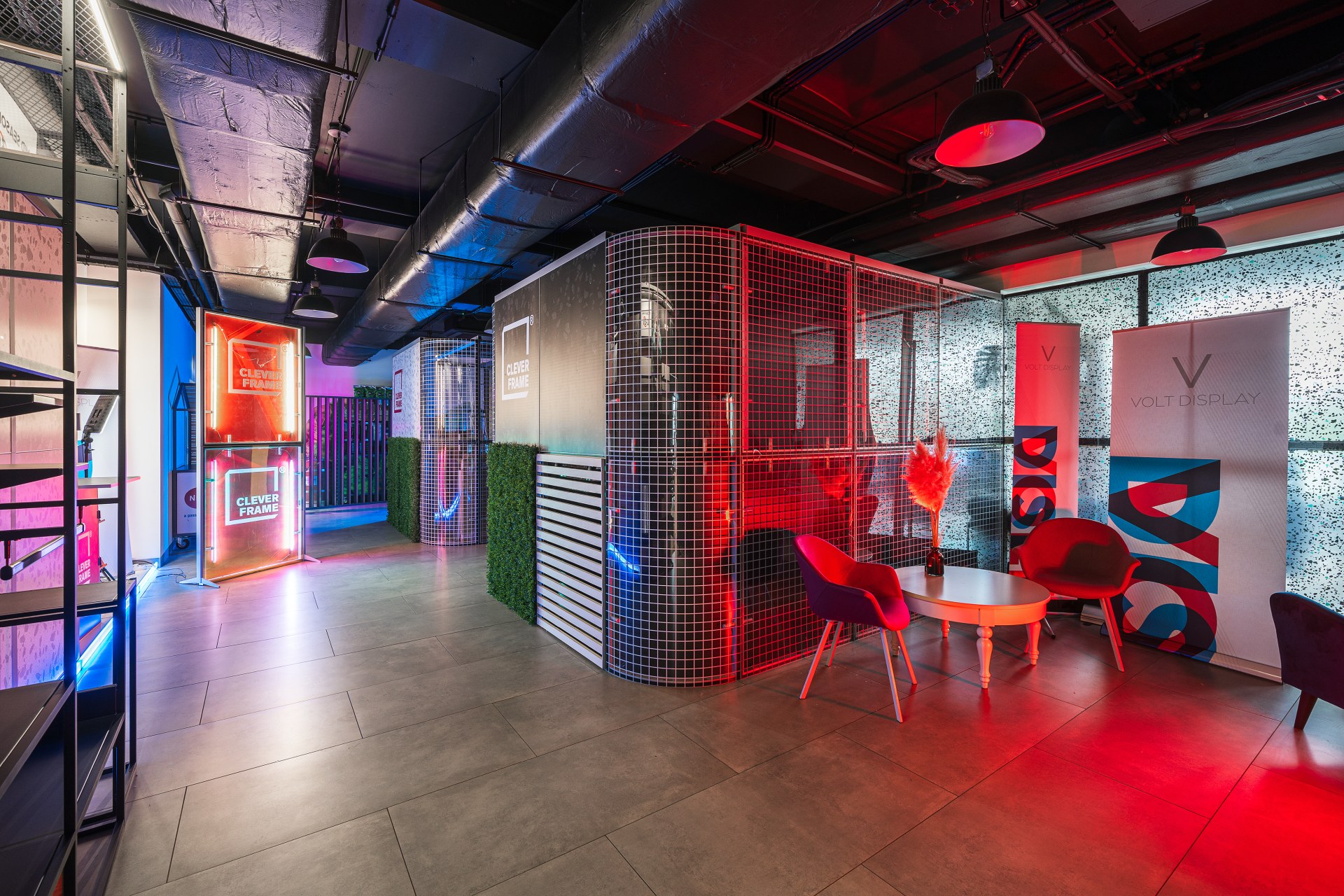 Przestrzeń coworkingowa — jak stworzyć użyteczne i komfortowe miejsce do pracy Biuro Clever Frame