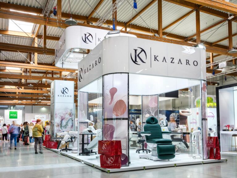 Stoisko kosmetyczne na targi branży beauty - system wystawienniczy zaprezentowany przez markę Kazaro