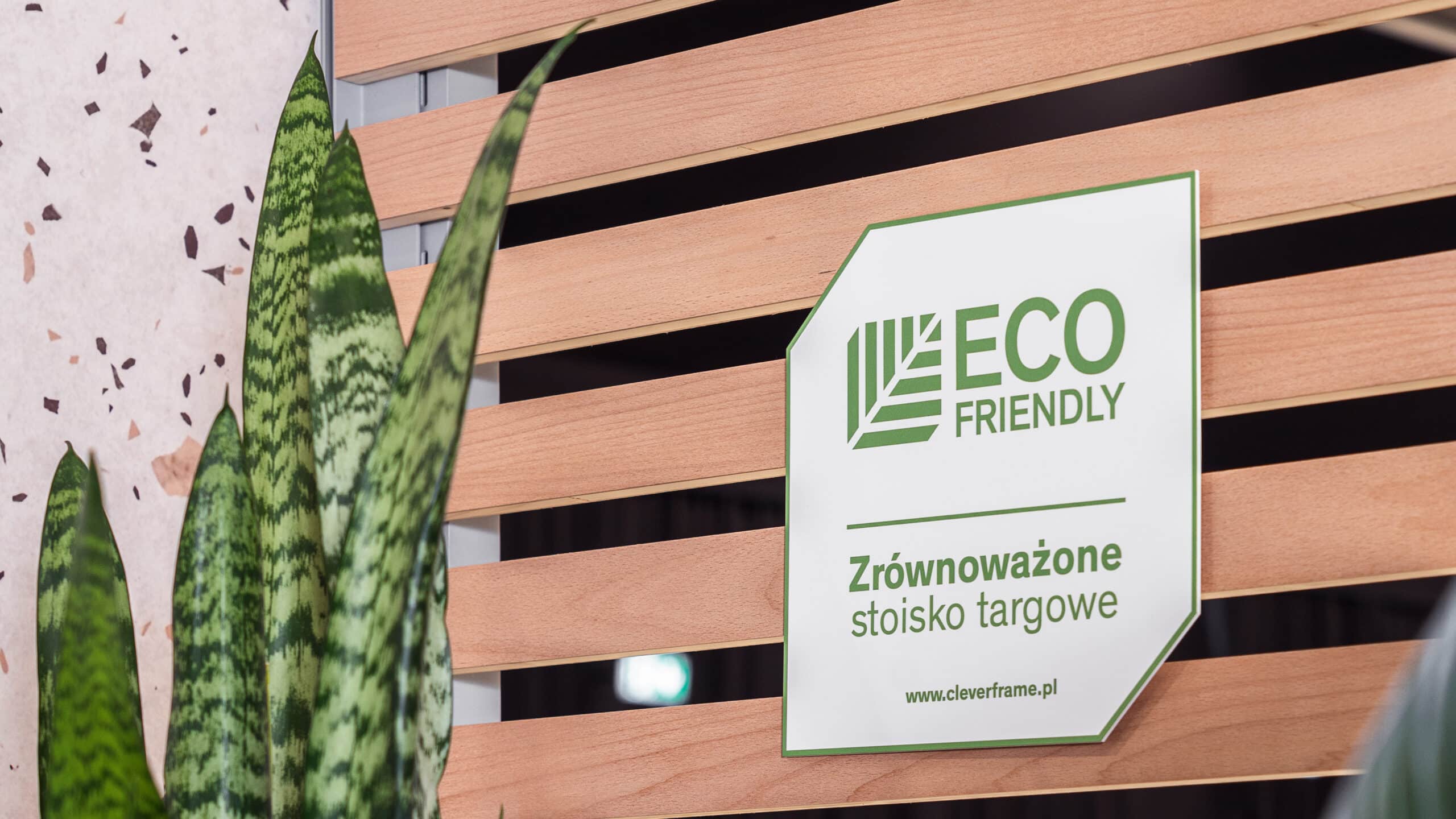 Ekologiczne stoisko targowe – jak je wykorzystać w biurze, salonie sprzedaży czy showroomie?