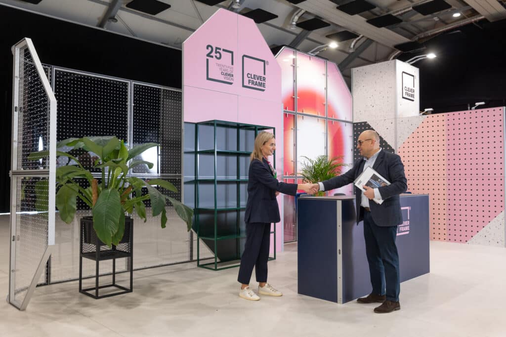 Stoisko targowe zaprojektowane przez Clever Frame - producenta modułowych systemów wystawienniczych