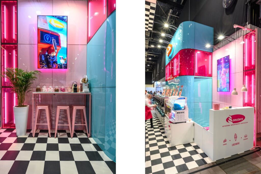 Stoisko na targi cukiernicze - zabudowa w pudrowych kolorach różu i błękitu.