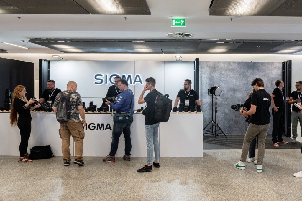 Stoisko targowe Sigma — projekt i produkcja Clever Frame