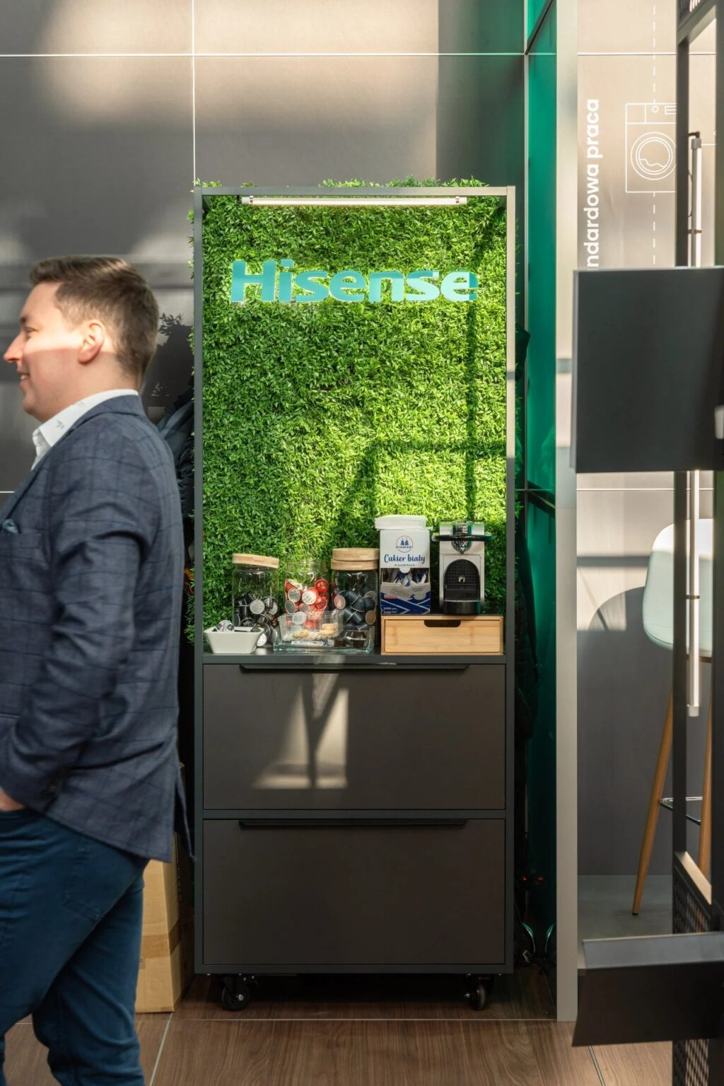Ekspozycja na stoisku targowym marki Hisense. Projekt i realizacja: Clever Frame