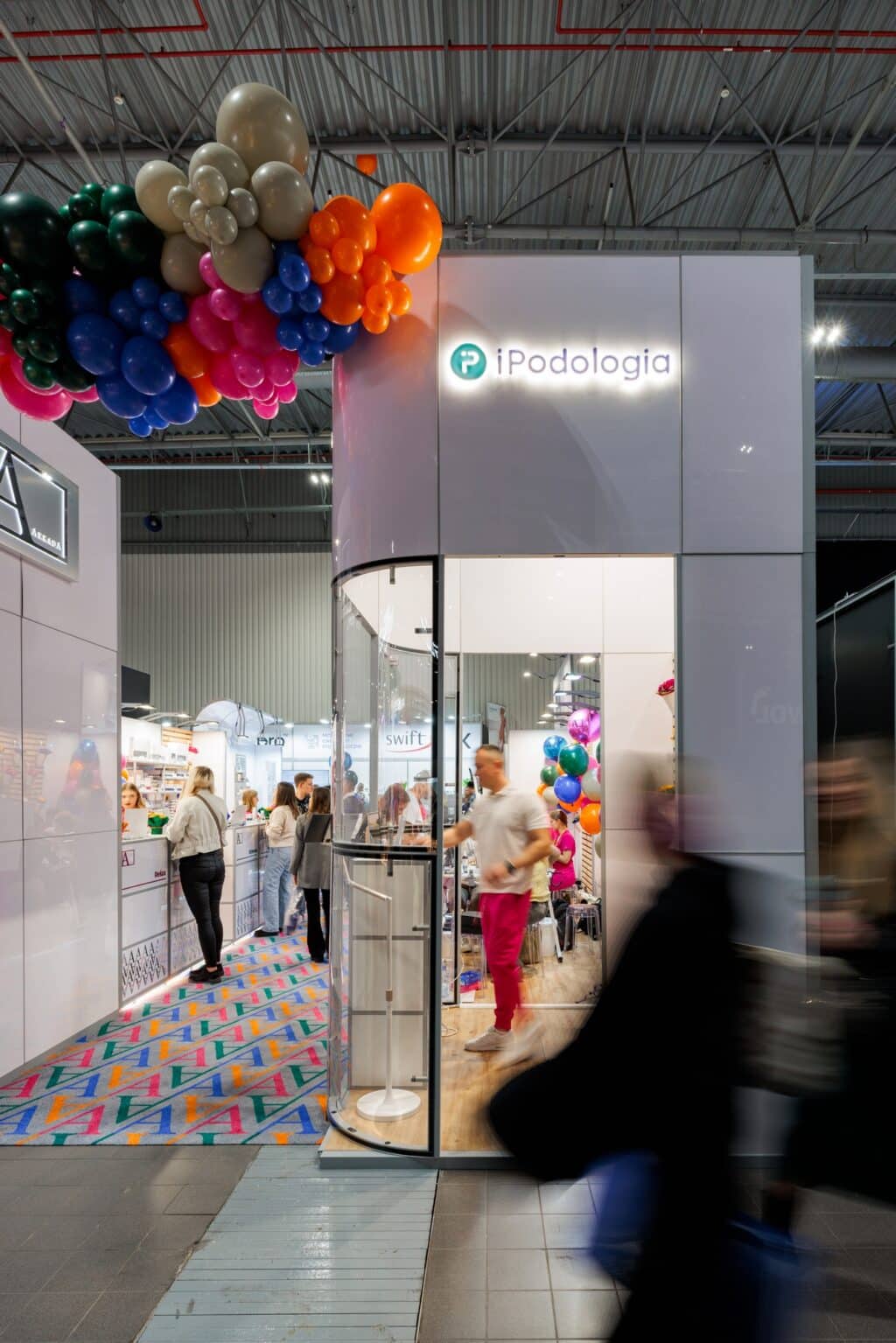 Stoisko targowe AArkada na targach BEAUTY FORUM 2025. Projekt i produkcja - Clever Frame