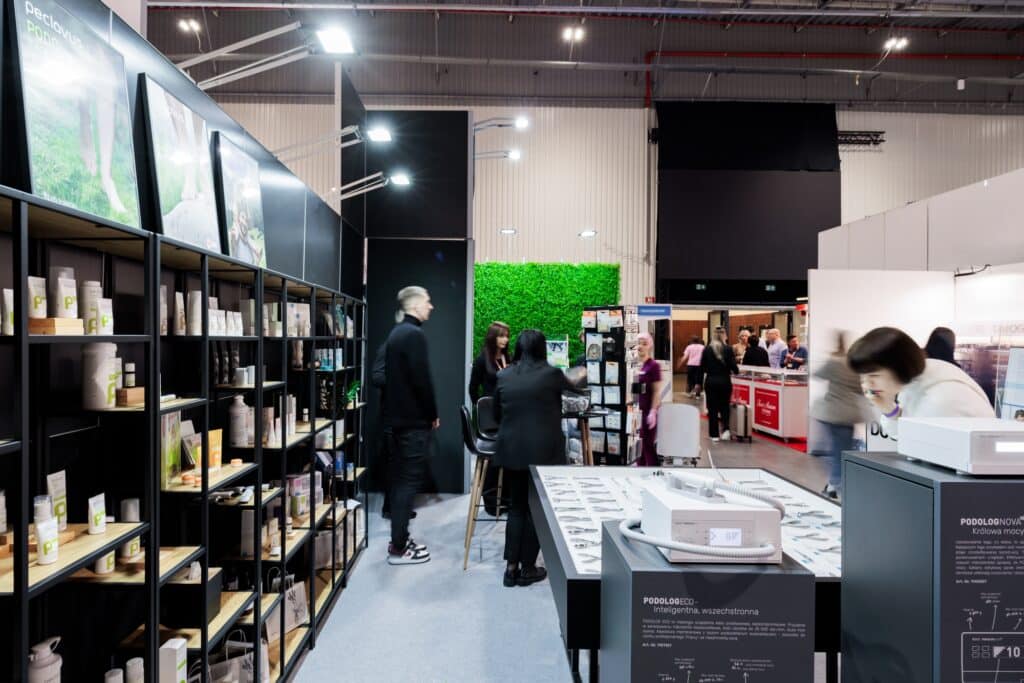 Stoisko targowe Buck na targach BEAUTY FORUM 2025. Projekt i produkcja - Clever Frame