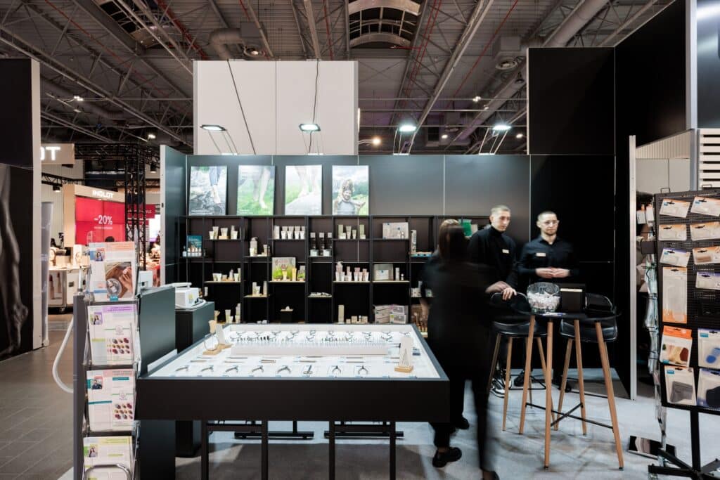 Stoisko targowe Buck na targach BEAUTY FORUM 2025. Projekt i produkcja - Clever Frame
