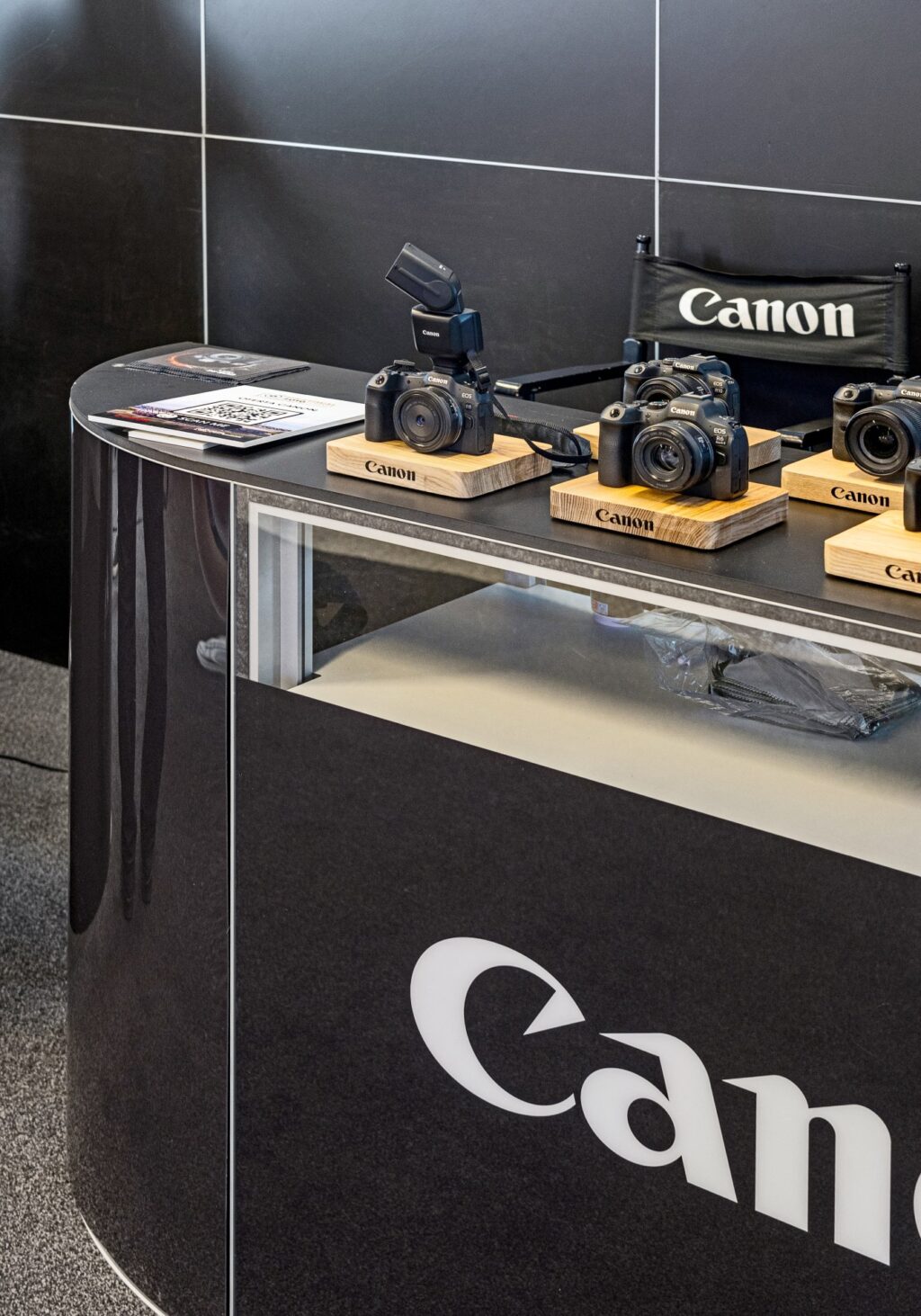 Stoisko targowe Canon — projekt i produkcja Clever Frame