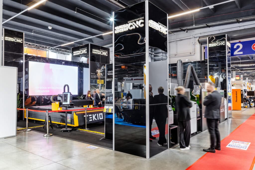 Stoisko targowe Centrum Maszyn CNC na targach przemysłowych STOM-TOOL 2025 w Kielcach