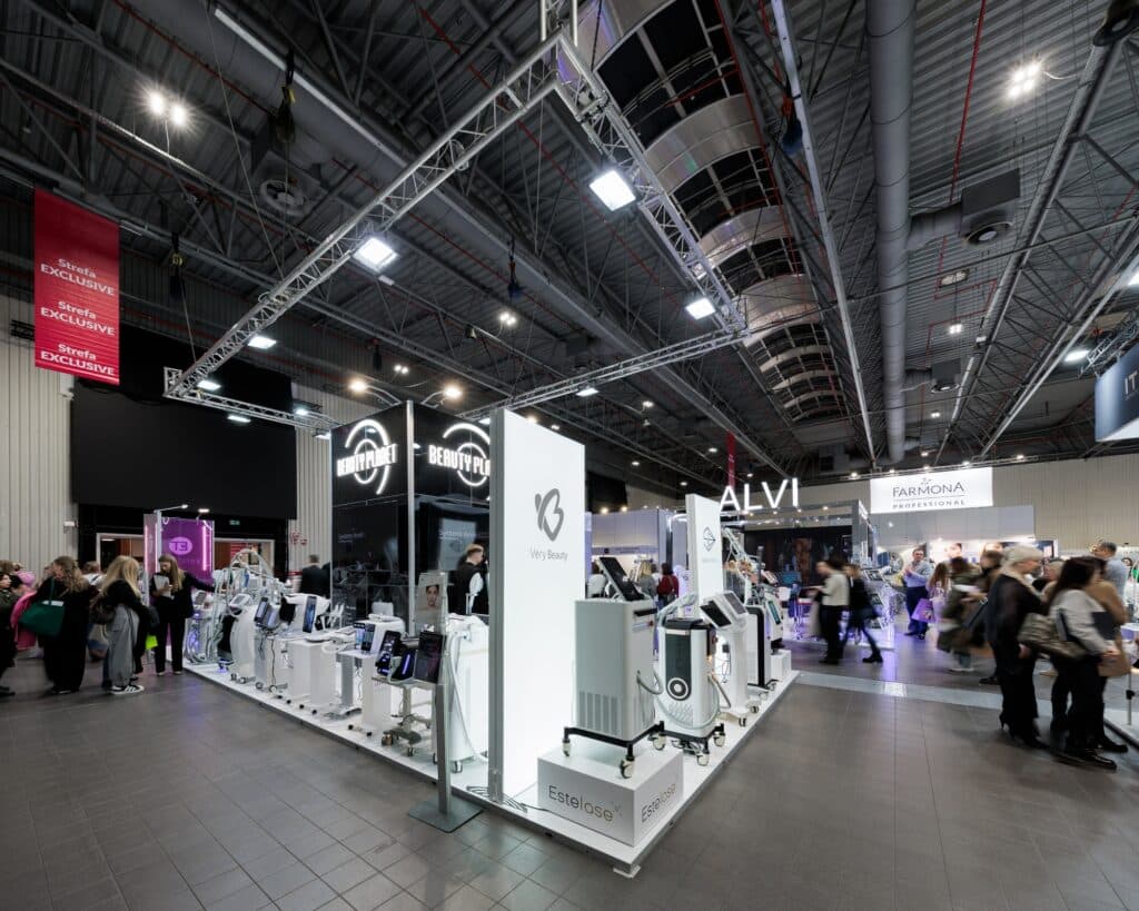 Stoisko targowe EsteTech na targach BEAUTY FORUM 2025. Projekt i produkcja - Clever Frame