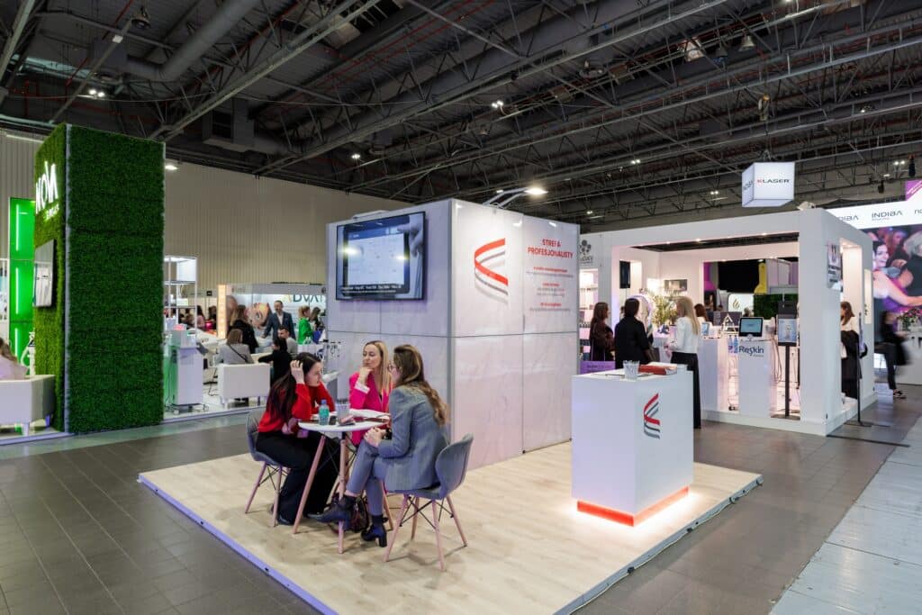 Stoisko targowe EuroScaleMed na targach BEAUTY FORUM 2025. Projekt i produkcja - Clever Frame