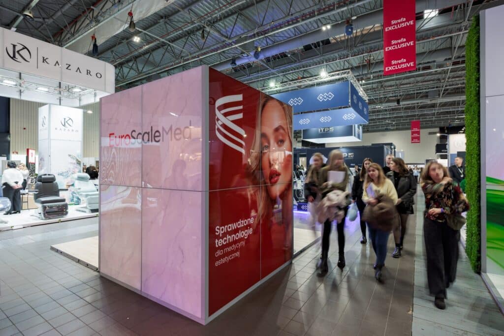 Stoisko targowe EuroScaleMed na targach BEAUTY FORUM 2025. Projekt i produkcja - Clever Frame