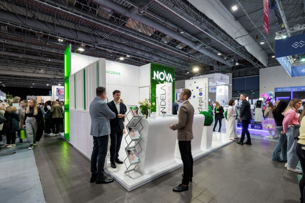 Stoisko targowe NOVA Group na targach BEAUTY FORUM 2025. Projekt i produkcja - Clever Frame
