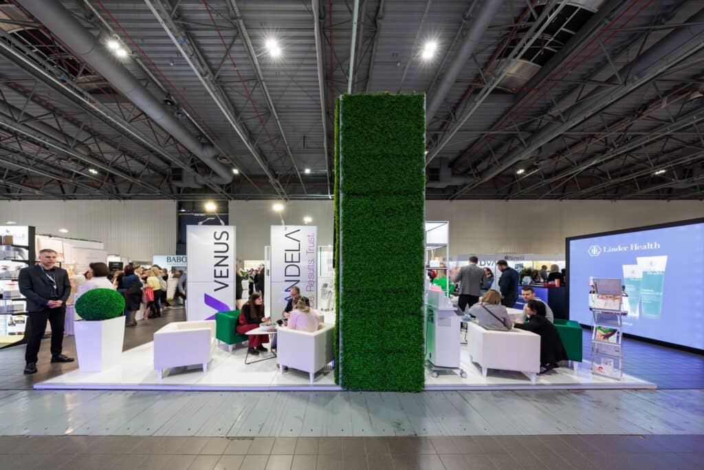 Stoisko targowe NOVA Group na targach BEAUTY FORUM 2025. Projekt i produkcja - Clever Frame