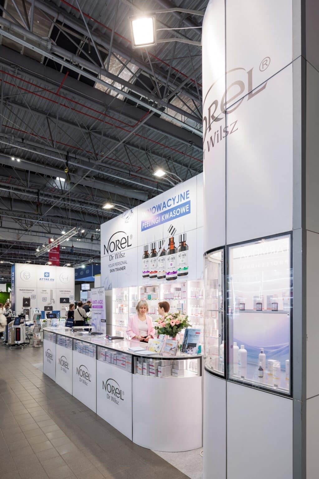 Stoisko targowe Norel na targach BEAUTY FORUM 2025. Projekt i produkcja - Clever Frame