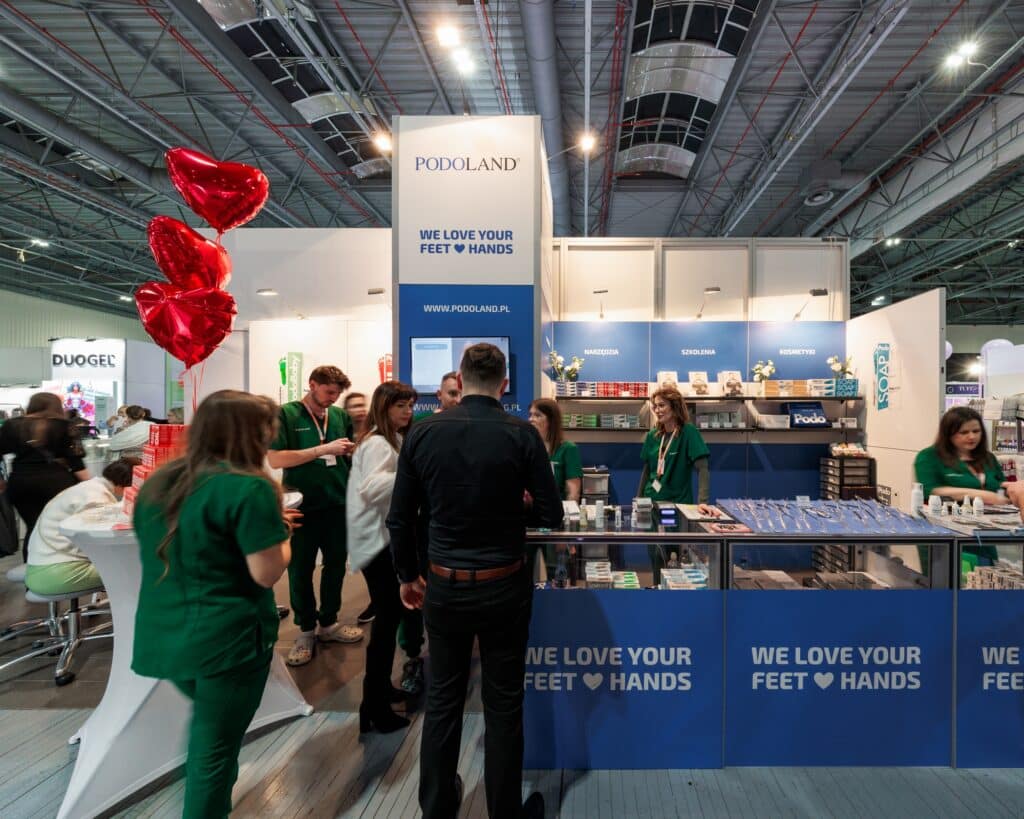 Stoisko targowe Podoland na targach BEAUTY FORUM 2025. Projekt i produkcja - Clever Frame