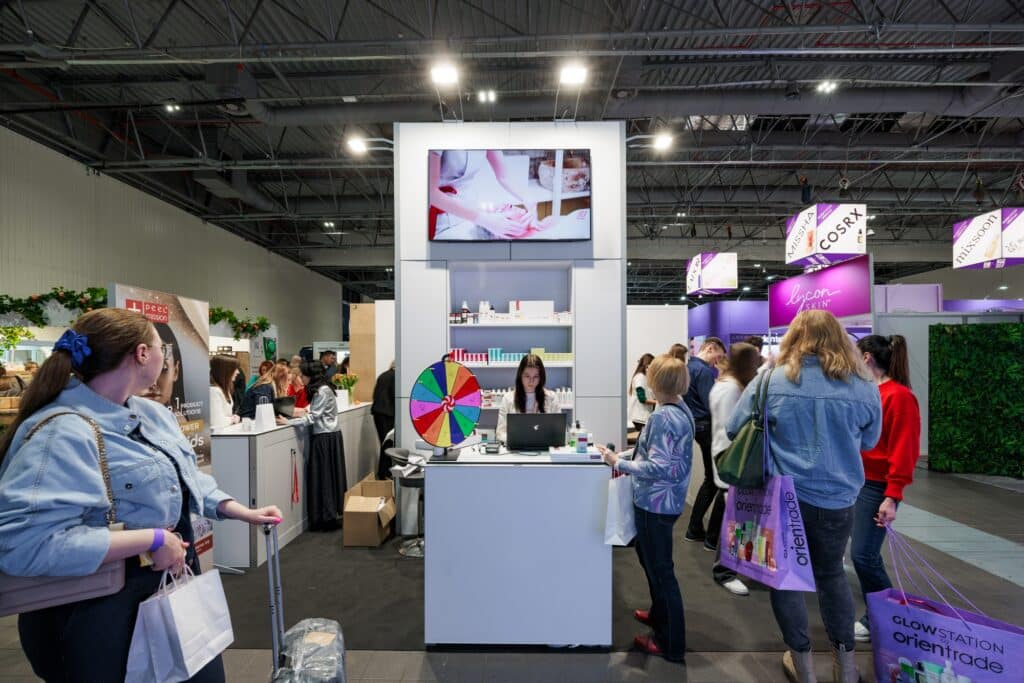 Stoisko targowe SOLVERX na targach BEAUTY FORUM 2025. Projekt i produkcja - Clever Frame