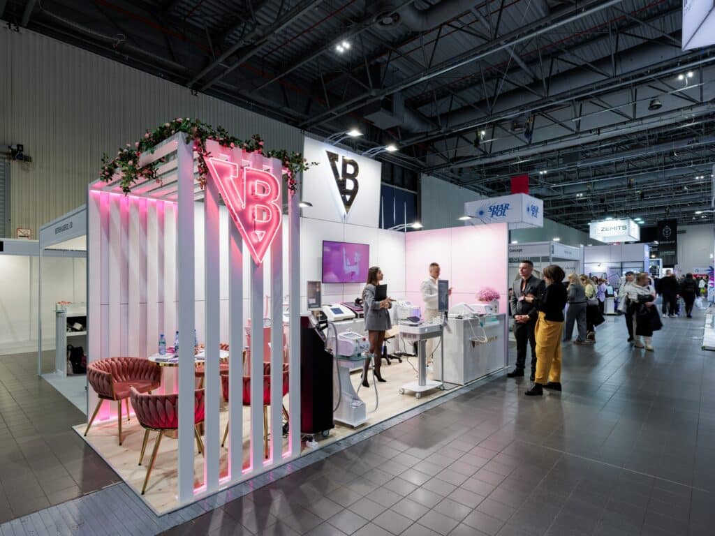 Stoisko targowe Venus Beauty na targach BEAUTY FORUM 2025. Projekt i produkcja - Clever Frame