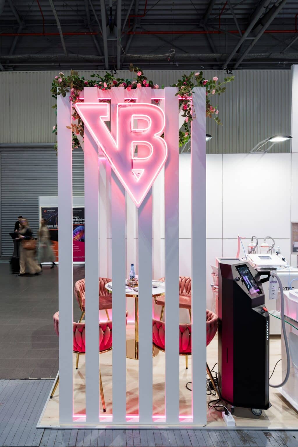 Stoisko targowe Venus Beauty na targach BEAUTY FORUM 2025. Projekt i produkcja - Clever Frame