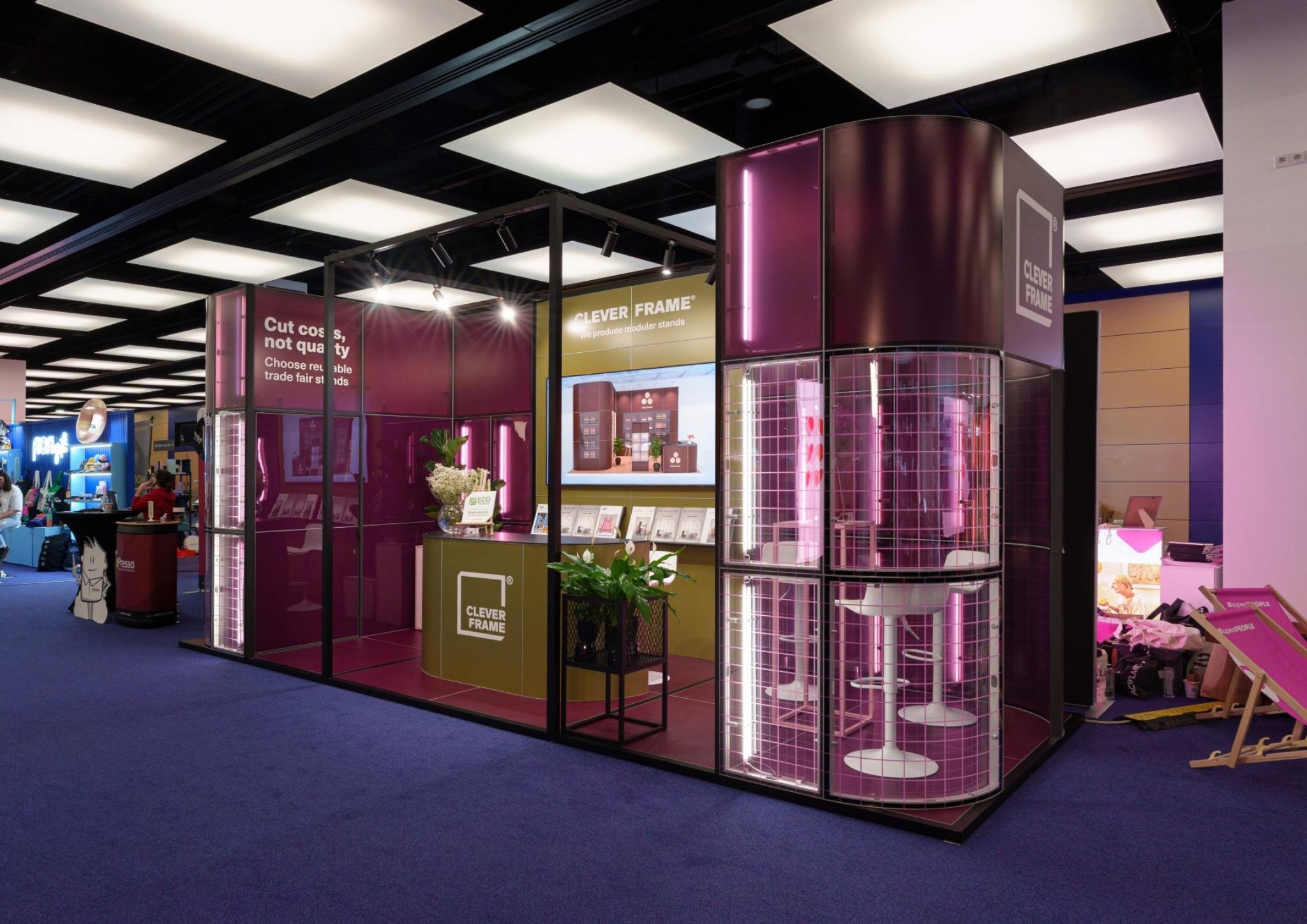 jak zaprojektować stoisko targowe pod content video