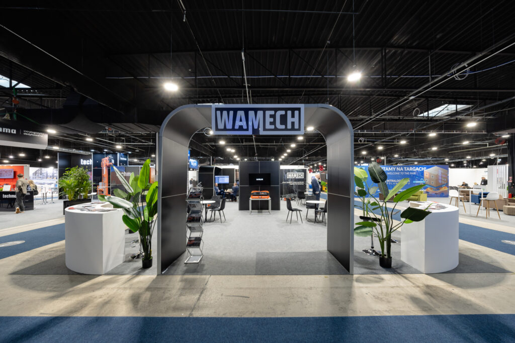 Stoisko na targi w stylu minimalistycznym - zabudowa marki Wamech