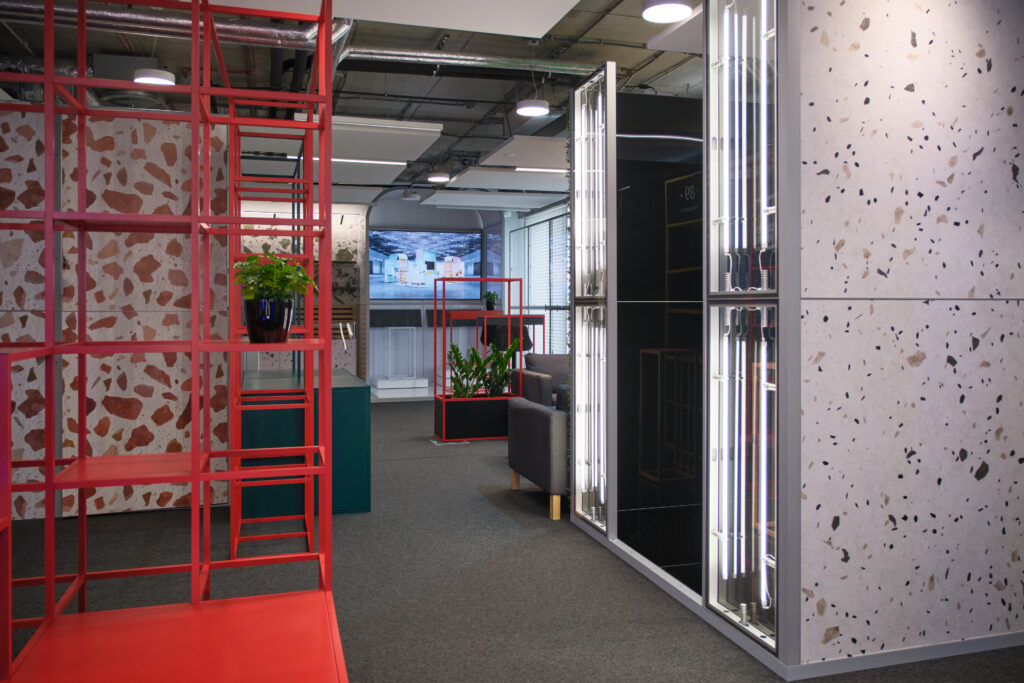 Warszawski showroom Clever Frame. Ekspozycja prezentująca modułowe stoiska na targi