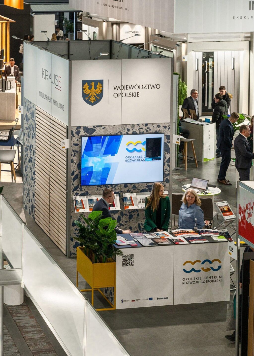 Stoisko targowe Opolskiego Centrum Rozwoju Gospodarczego zaprezentowane podczas targów BUDMA. Realizacja Clever Frame