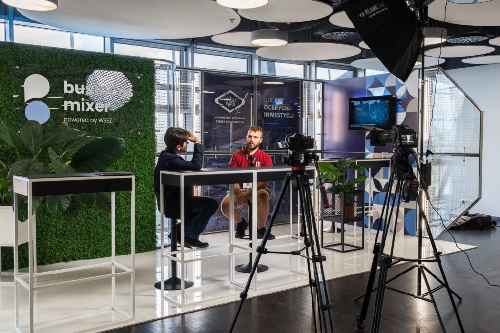 Stoisko targowe na konferencji Business Mixer wykorzystane w charakterze press roomu