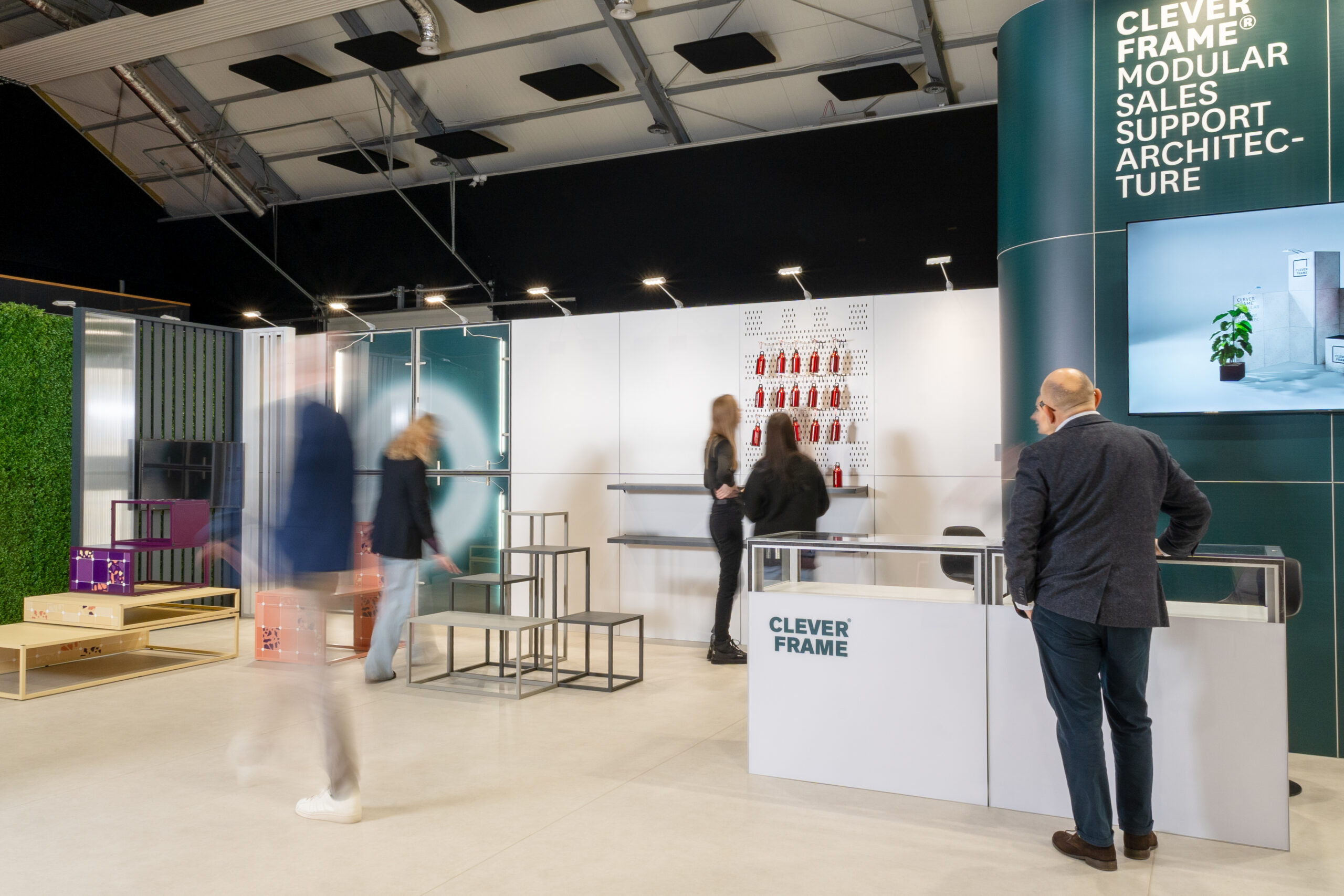 Zabudowa targowa w systemie modułowym. Projekt i realizacja: Clever Frame